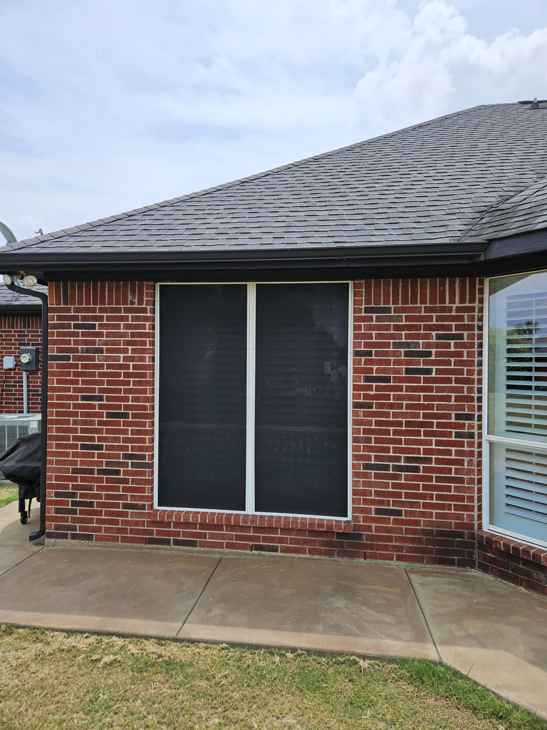Black Shingle Roof On A Brick Home photo 18
