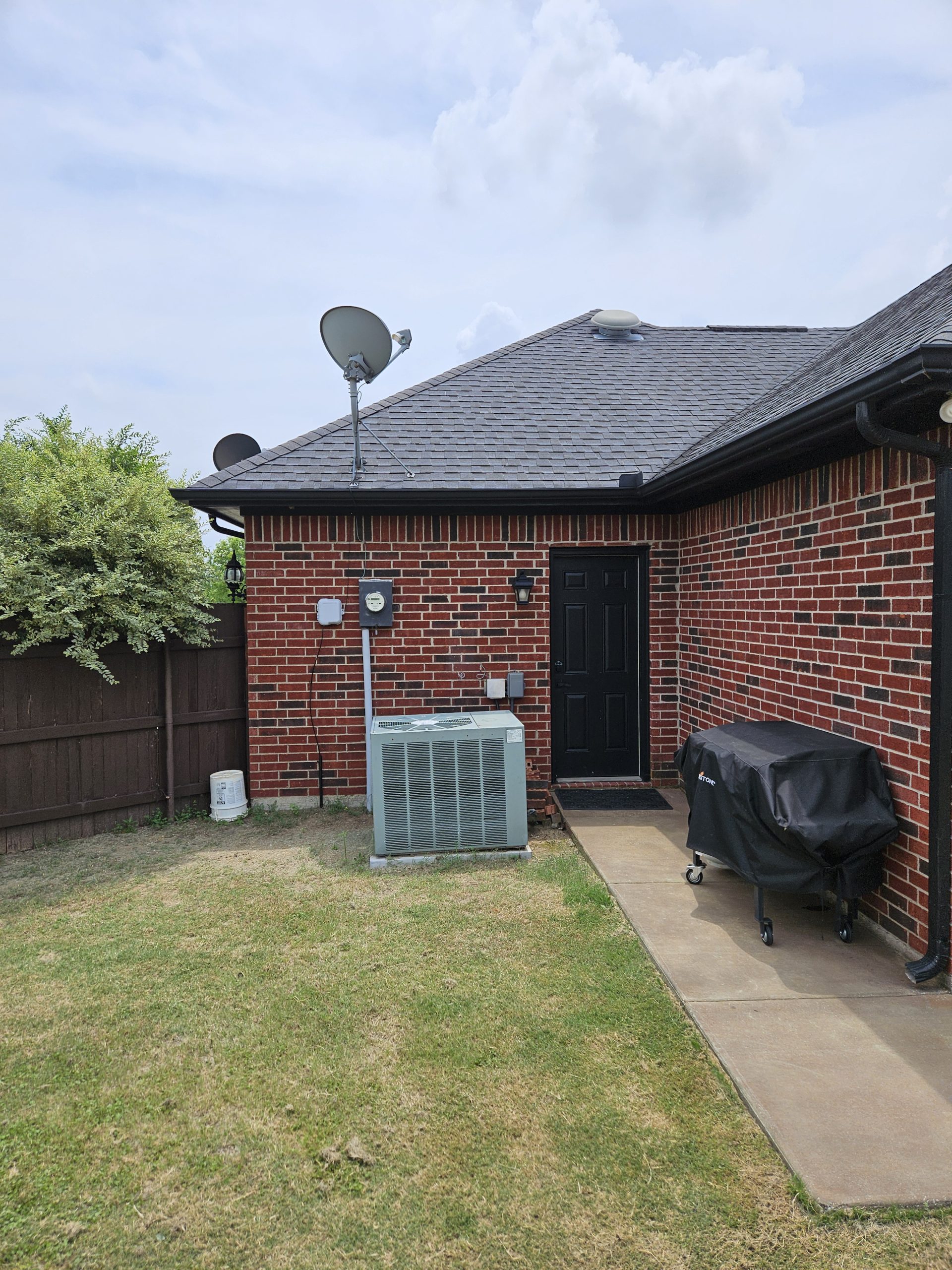 Black Shingle Roof On A Brick Home photo 20