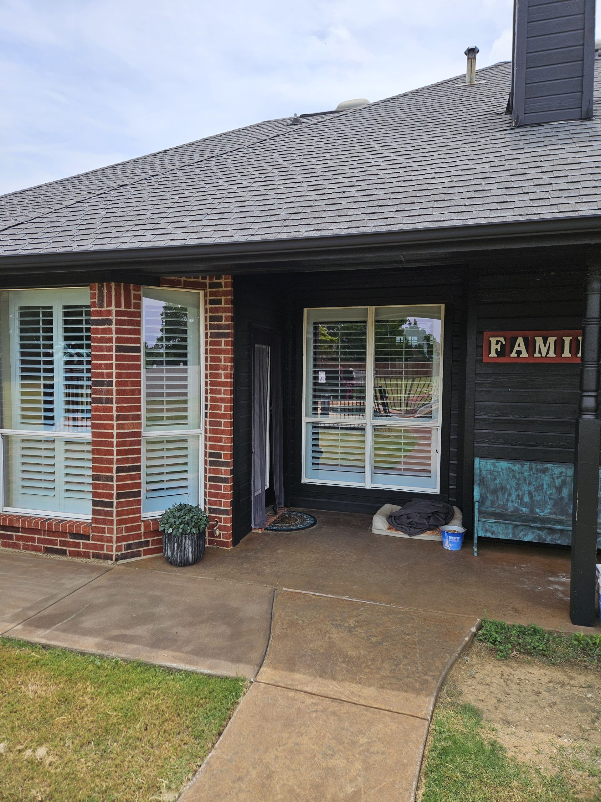 Black Shingle Roof On A Brick Home photo 15